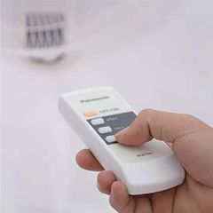 Quạt treo tường Panasonic F-409MG/ F-409MB màu trắng ngà, màu xanh công suất 51W