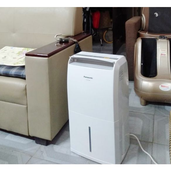 Máy hút ẩm Panasonic model F-YCT10V khả năng hút ẩm 10 lít/ ngày (màng lọc 4 trong 1)