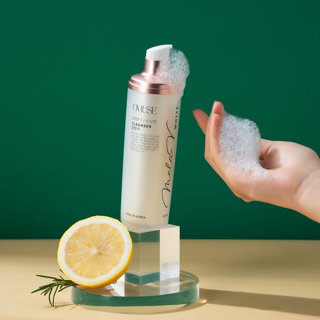 Sữa rửa mặt làm sạch giúp làm mờ vết nám, tàn nhang OMUSE MelaV White Cleanser 120ml