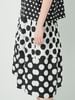 Chân váy chấm bi màu đen trắng