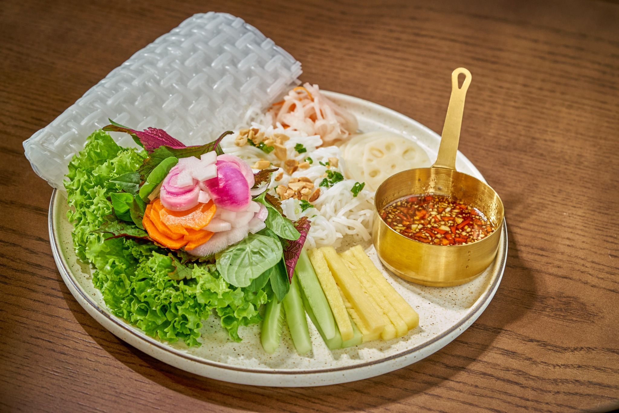  Grilled US top blade beef wrapped in betel leaf with pork lard on rice vermicelli shells 