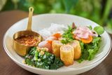  Fresh Noodles With Spring Rolls & Beed Wrapped In Betal Leaf 