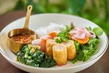  Fresh Noodles With Spring Rolls & Beed Wrapped In Betal Leaf 