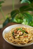  Crispy Eggs Noodles with Seafood & Vegetables 