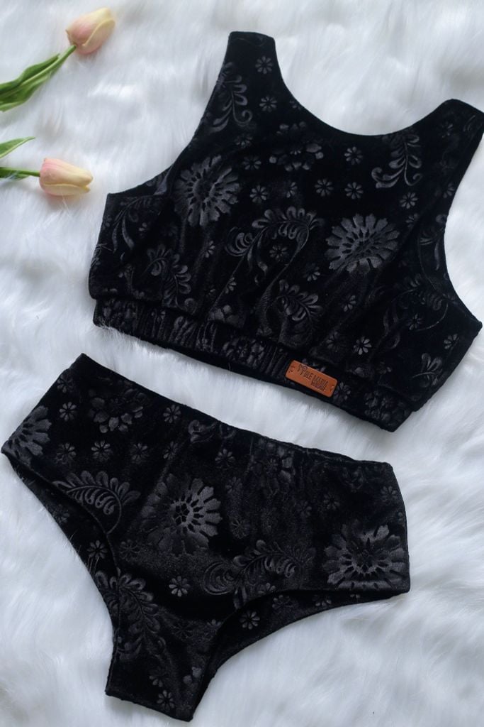  Velvet Aries - Black Forest 