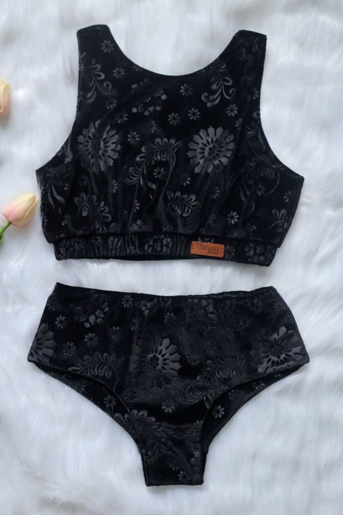  Velvet Aries - Black Forest 