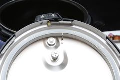 Nồi áp suất điện Supor CYYB50YA10VN-100 5 lít - Lòng nồi hợp kim nhôm chống dính, vỏ ngoài inox