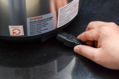 Nồi áp suất điện Supor CYYB50YA10VN-100 5 lít - Lòng nồi hợp kim nhôm chống dính, vỏ ngoài inox