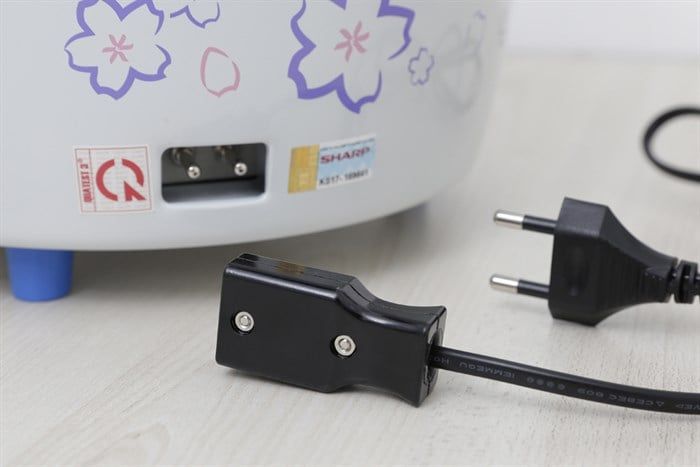 Nồi cơm điện Sharp 1.8 lít KSH-D19V (Màu ngẫu nhiên)