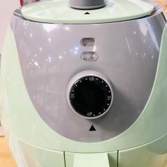 Nồi chiên không dầu 4L Rapido RAF-4.0M3 - Vỉ chiên bằng hợp kim nhôm phủ chống dính