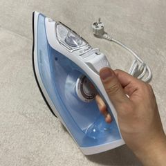 Bàn Ủi Hơi Nước PHILIPS GC1740/20 - Ngăn Chứa Nước 220ml - Hơi Phun Liên Tục 25g/ph - Hàng Chính Hãng Bảo Hành 24 Tháng