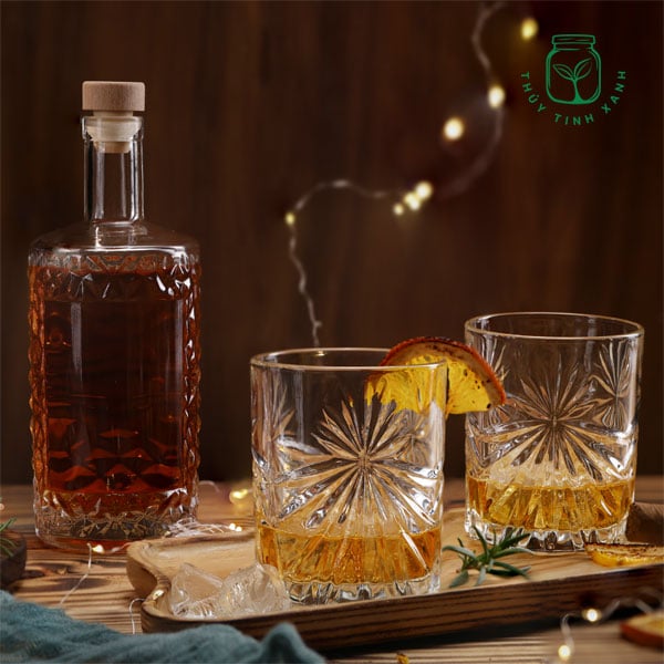 Chai rượu hoa văn nắp gỗ