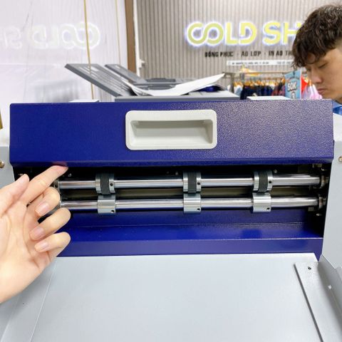  Máy cấn gân -cấn răng cưa tự động ( chuyên cho nhà in nhanh) 