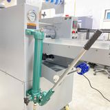  Máy cán màng thủy lực AV390P 