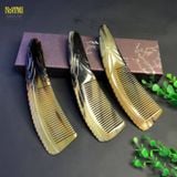  Lược sừng trâu dáng liềm chuôi khía Mnistore màu sắc đen lưa kích thước 16-22cm dày 3-9mm giúp tạo kiểu tóc thuận tiện 