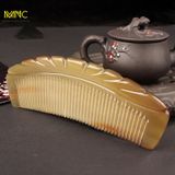  Lược sừng trâu dáng khắc khía vương miện Mnistore màu trắng - đen kích thước 11-17cm trên thân chăm sóc và bảo vệ tóc 