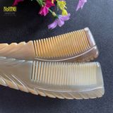  Lược sừng trâu dáng liềm chuôi khía Mnistore màu sắc trắng kích thước 16-22cm dày 3-9mm giúp tạo kiểu tóc thuận tiện và chăm sóc tóc 