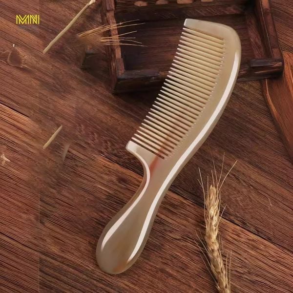 Lược Sừng Trâu Dạng Cán Cầm (Lược Bấm Huyệt Chuyên Sâu)