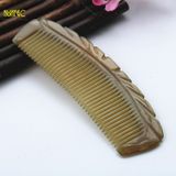  Lược sừng trâu dáng khắc khía vương miện Mnistore màu trắng - đen kích thước 11-17cm trên thân chăm sóc và bảo vệ tóc 