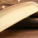 Lược sừng trâu dáng me trơn hình dáng múi bưởi kích thước 8,5cm - 13cm màu lưa giảm tình trạng rụng tóc 