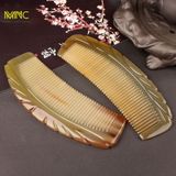  Lược sừng trâu dáng khắc khía vương miện Mnistore màu trắng - đen kích thước 11-17cm trên thân chăm sóc và bảo vệ tóc 
