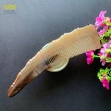  Lược sừng trâu dáng liềm chuôi khía trúc Mnistore kích thước 22cm dày 6-8mm màu trắng lược mát xa da đầu giúp bảo vệ tóc 