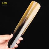  Cây đón gót giày sừng trâu Mnistore kích thước 20cm màu sắc trắng và đen dễ xỏ giúp gót chân trượt vào giày dễ hơn 
