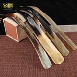  Cây đón gót giày sừng trâu Mnistore kích thước 35cm màu sắc trắng lưa dễ xỏ giúp gót chân trượt vào giày dễ hơn 
