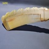  Lược sừng trâu dáng liềm chuôi khía trúc Mnistore kích thước 22cm dày 6-8mm màu trắng lược mát xa da đầu giúp bảo vệ tóc 