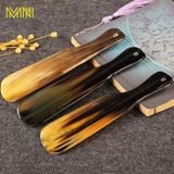  Cây đón gót giày sừng trâu Mnistore kích thước 20cm màu sắc trắng và đen dễ xỏ giúp gót chân trượt vào giày dễ hơn 