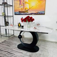Bàn Ăn Mặt Đá Halbmond LHC33 – Thiết Kế Tối Giản và Sang Trọng