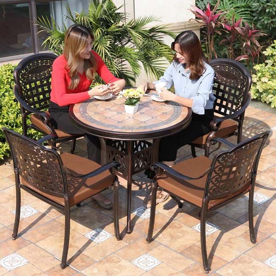 Bàn Sân Vườn Mặt Đá Tròn LHBV16 - Phong Cách Hiện Đại và Sang Trọng Cho Không Gian Ngoài Trời