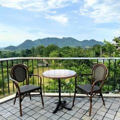 Bàn Sân Vườn LHTD – Lựa Chọn Sang Trọng và Bền Bỉ Cho Không Gian Ngoài Trời