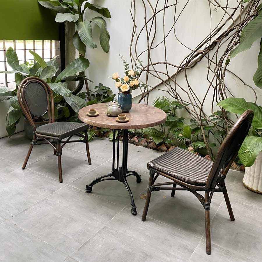 Bàn Sân Vườn LHTG – Phong Cách Hiện Đại và Bền Bỉ Cho Không Gian Ngoài Trời