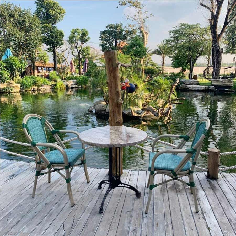 Bàn Sân Vườn LHTG – Phong Cách Hiện Đại và Bền Bỉ Cho Không Gian Ngoài Trời