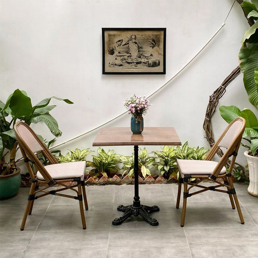 Bàn Sân Vườn LHVG – Vẻ Đẹp Cổ Điển và Bền Bỉ Cho Không Gian Ngoài Trời