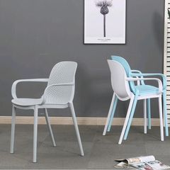 Ghế Nhựa Đúc LH3017 – Sự Lựa Chọn Tinh Tế Cho Mọi Không Gian