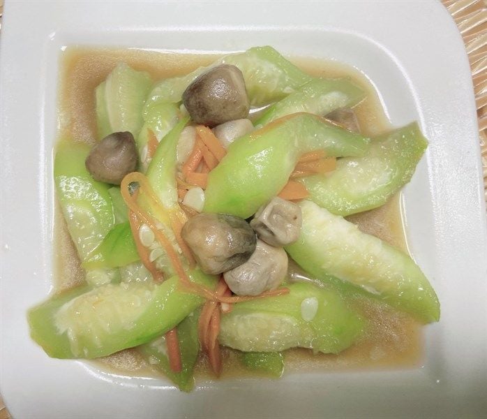  Mướp xào nấm rơm 