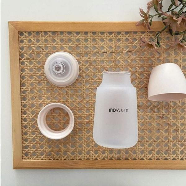Bình Sữa Moyuum Silicon 260ml - Trơn - Kèm Núm Số 2