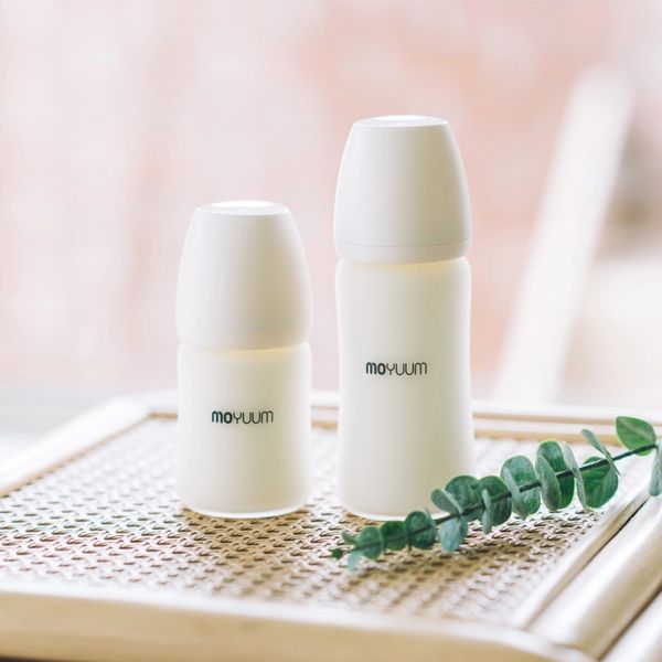 Bình Sữa Moyuum Thủy Tinh 240ml - Trơn - Kèm Núm Số 2