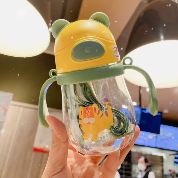 Bình Nước Tập Uống Cho Bé Hình Gấu Có Tay Cầm Dung Tích 250ML