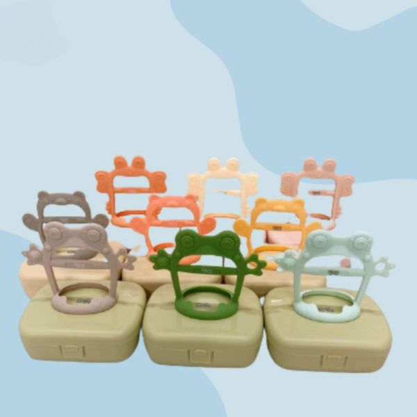 Gặm Nướu Đeo Tay Silicone TGM Siêu Mềm Có Hộp Cho Bé - Màu Ngẫu Nhiên