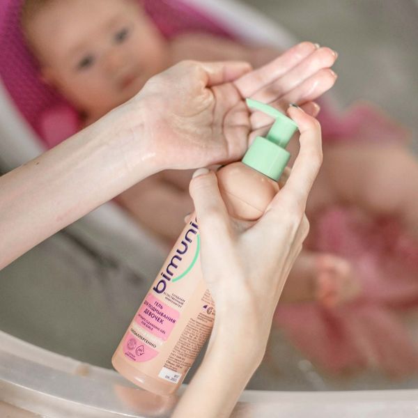 Dung Dịch Vệ Sinh Vùng Kính Bimunica Cho Bé Gái 250ML Từ Sơ Sinh Đến Dậy Thì