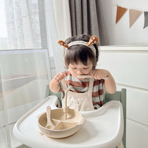 Khay Kèm Thìa Nĩa Silicon Dotodot Có Kèm Nắp Và Ống Hút