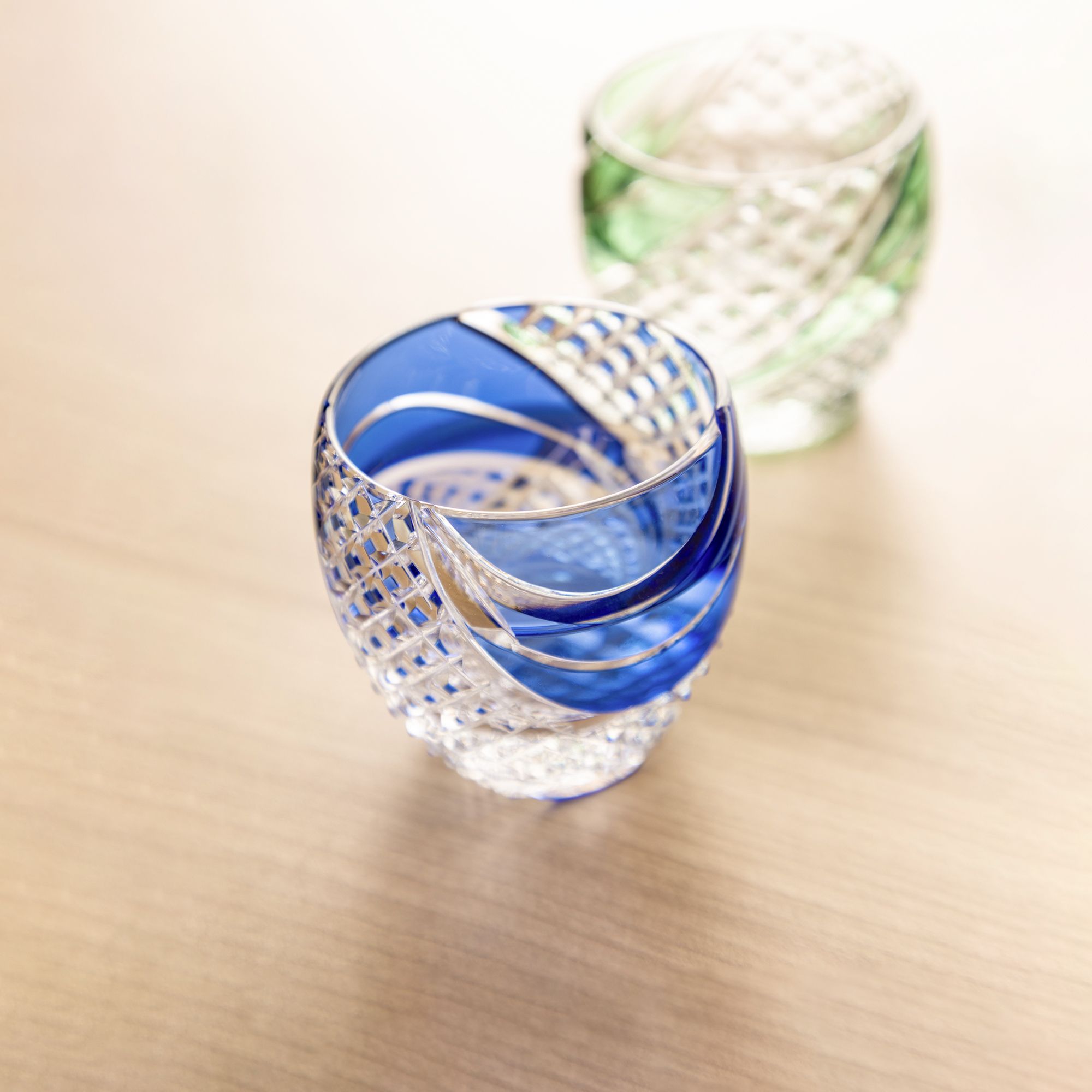 Ly pha lê sake Edo Kiriko “Fish scales strip" 80ml màu xanh cobalt | Kagami Crystal T535 - 2044-CCB