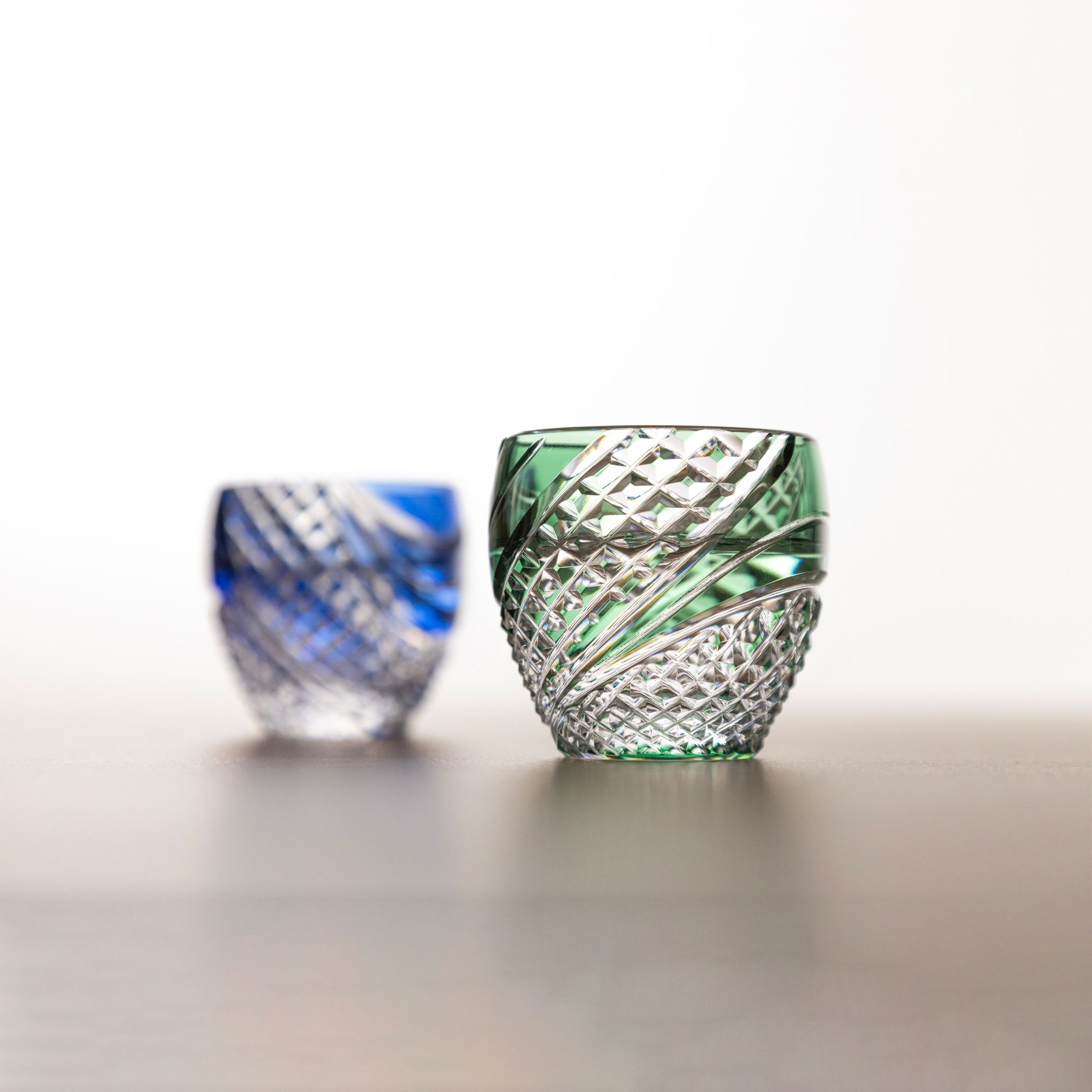 Ly pha lê sake Edo Kiriko “Fish scales strip" 80ml màu xanh lá | Kagami Crystal T535 - 2044-CGR