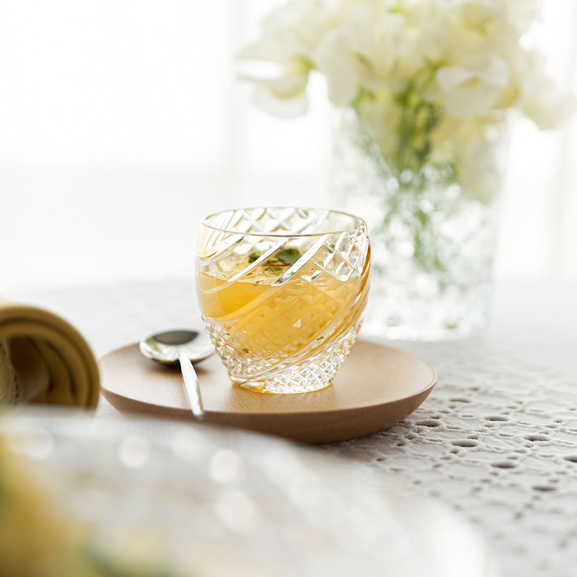 Ly pha lê sake Edo Kiriko “Fish scales strip" 80ml màu vàng | Kagami Crystal T535 - 2044-CUM