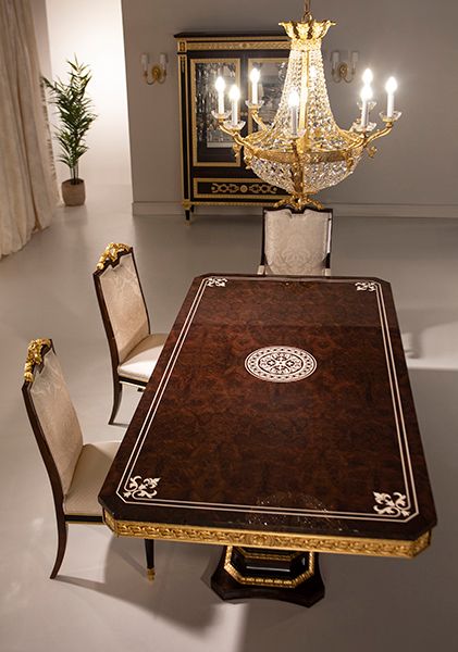 DINING TABLE TRIANON