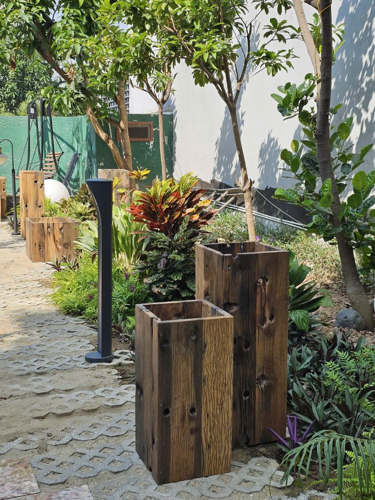 CHẬU CÂY GỖ TÀU THUYỀN