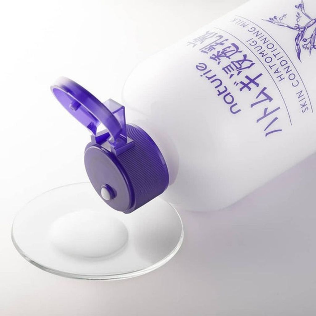 Sữa Dưỡng Da Naturie Skin Conditioning Milk Chiết Xuất Ý Dĩ 230ml